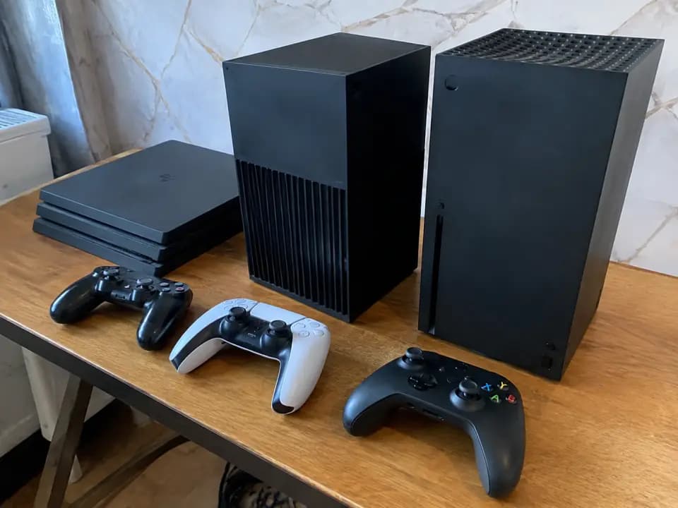 Игровая приставка с геймпадами напрокат