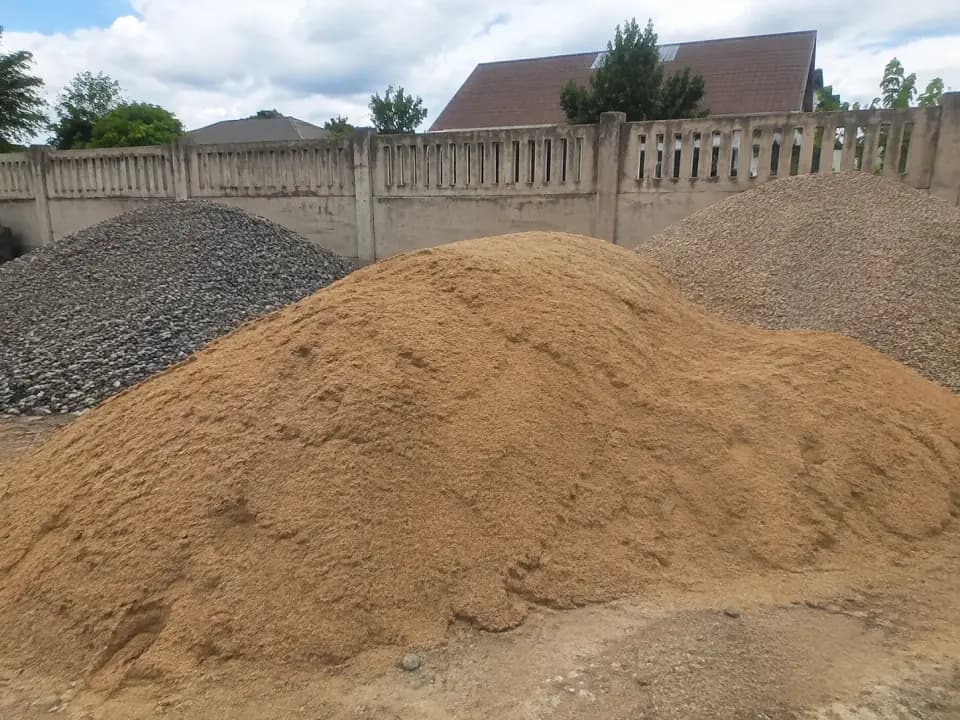 Песок и щебень для строительных работ