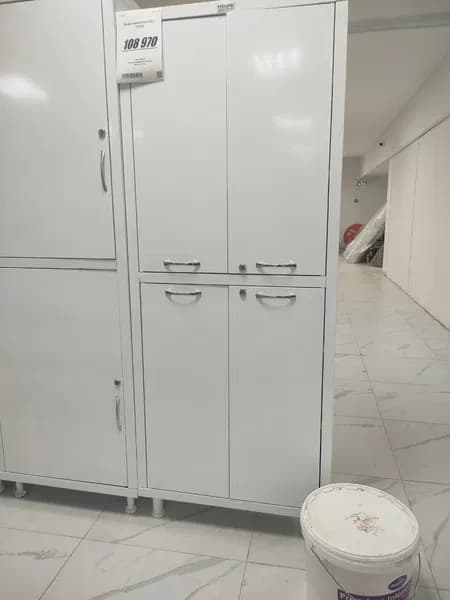 Металлический шкаф для кабинета