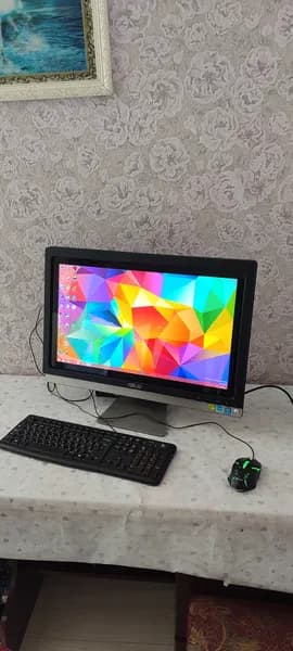 Моноблок ASUS с клавиатурой и мышью