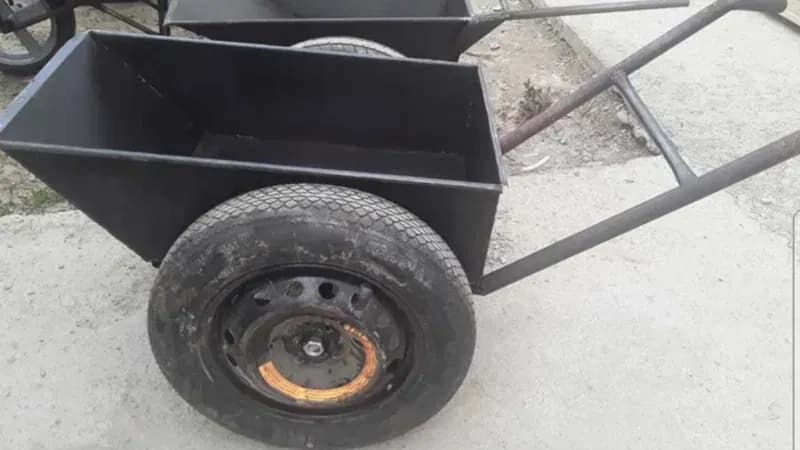 Строительная одноколёсная тачка