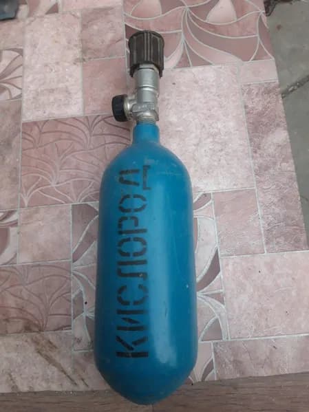 Небольшой кислородный баллон